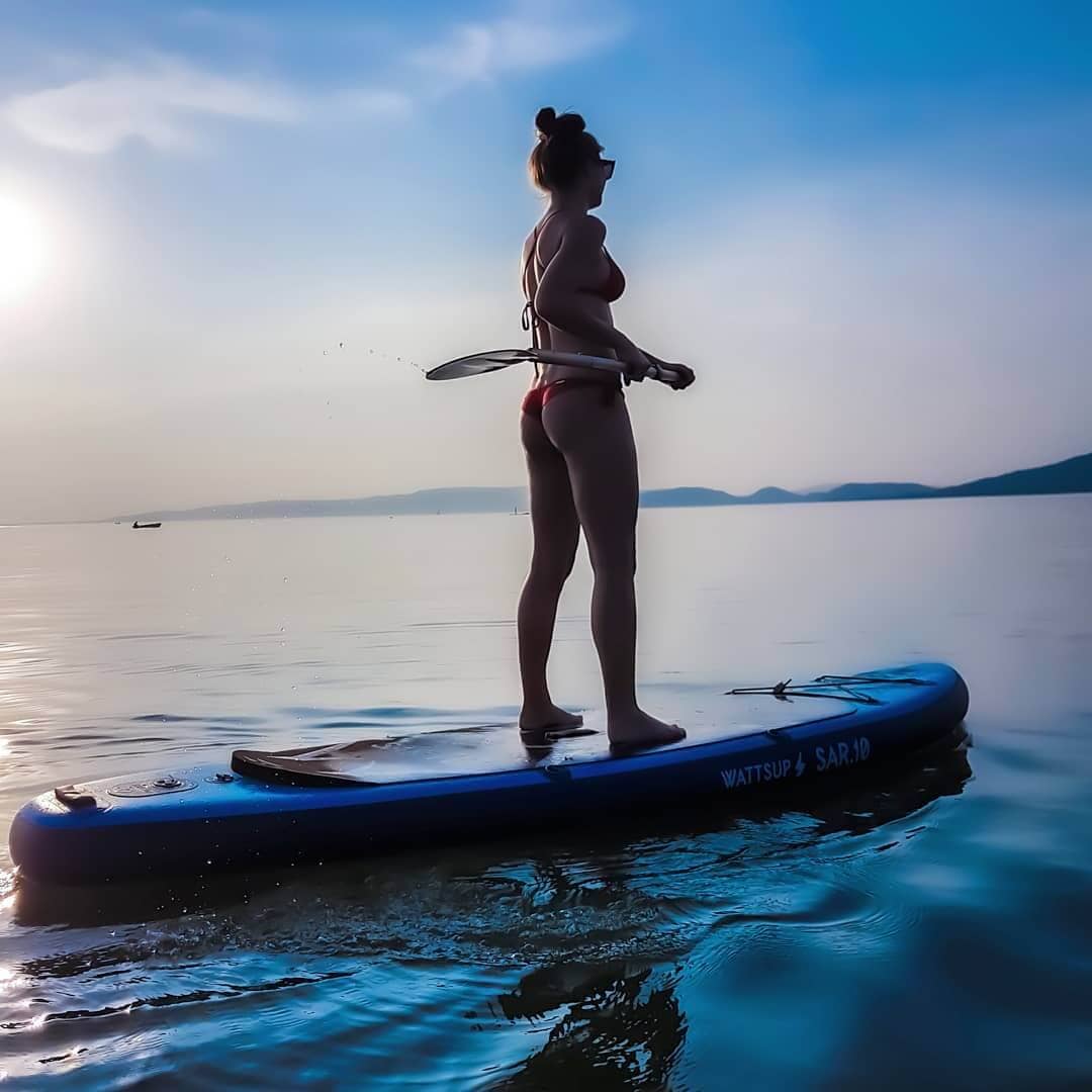 Nafukovací paddleboard Wattsup Sar - 100x32x6 holka na vode